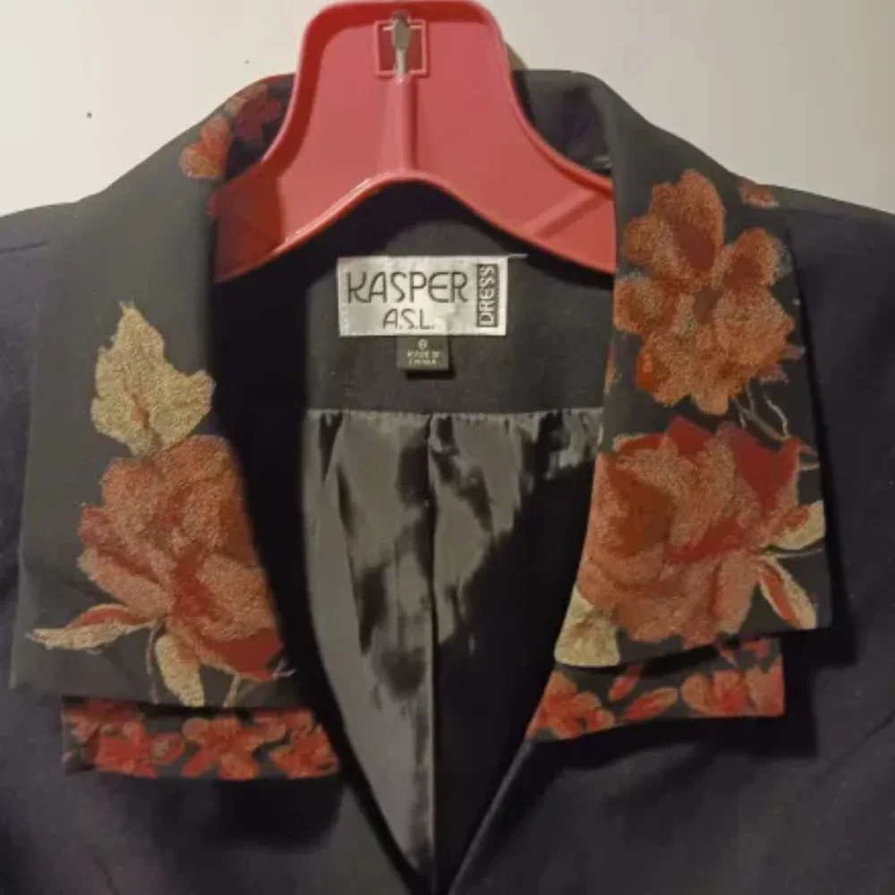 Womans Jacket - Picture 4 of 5